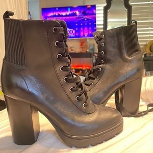 Steve Madden Black booties
